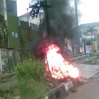 Satu Tiang Listrik di Dadali Terbakar
